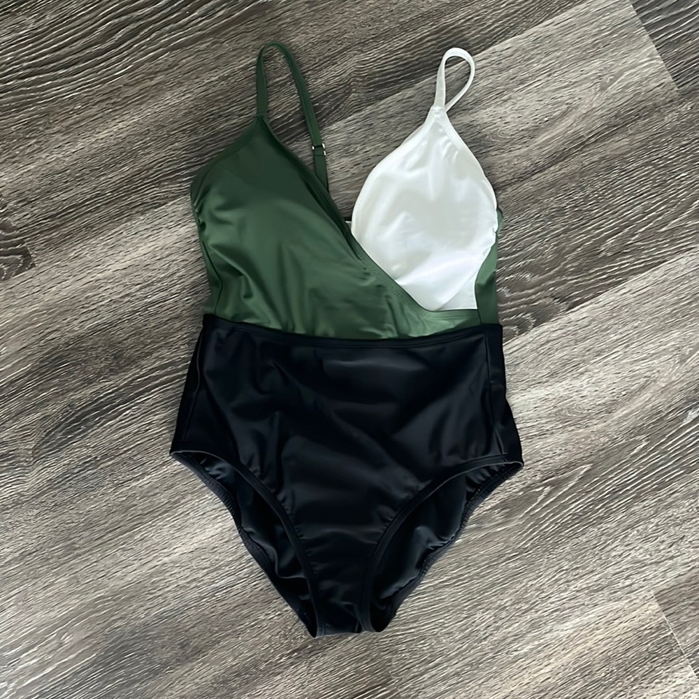 Womens Kona sol one piece swim Medium